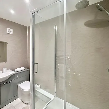 Fountain No 5 With Free Parking *