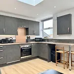 Fountain No 5 With Free Parking يورك