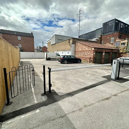 Fountain No 5 With Free Parking Apartament York