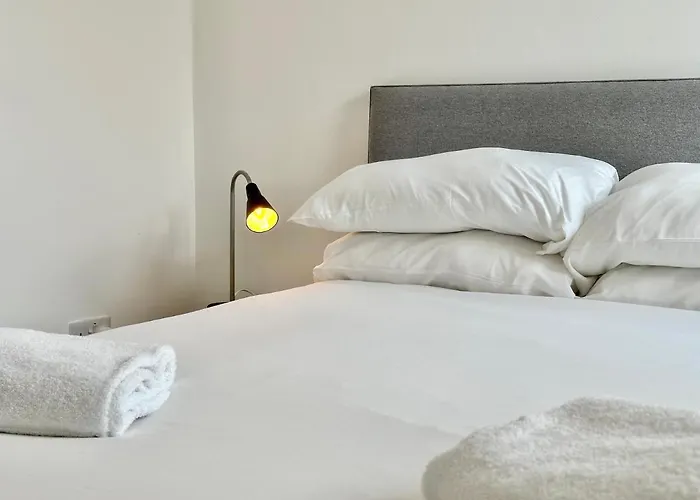 Fountain No 5 With Free Parking Apartament *